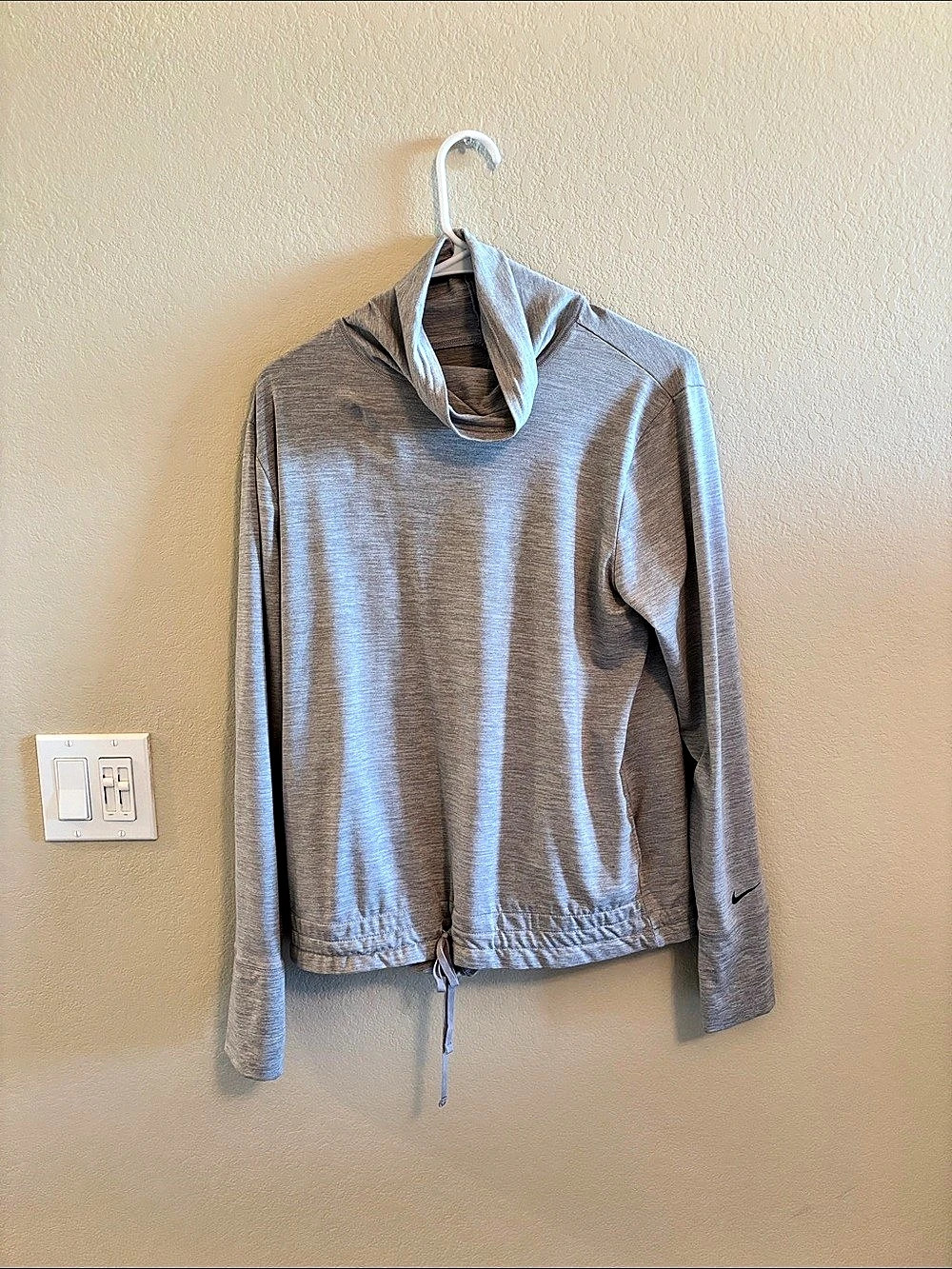 Nike Dri-FIT Long Sleeve Gray Size Medium Like New